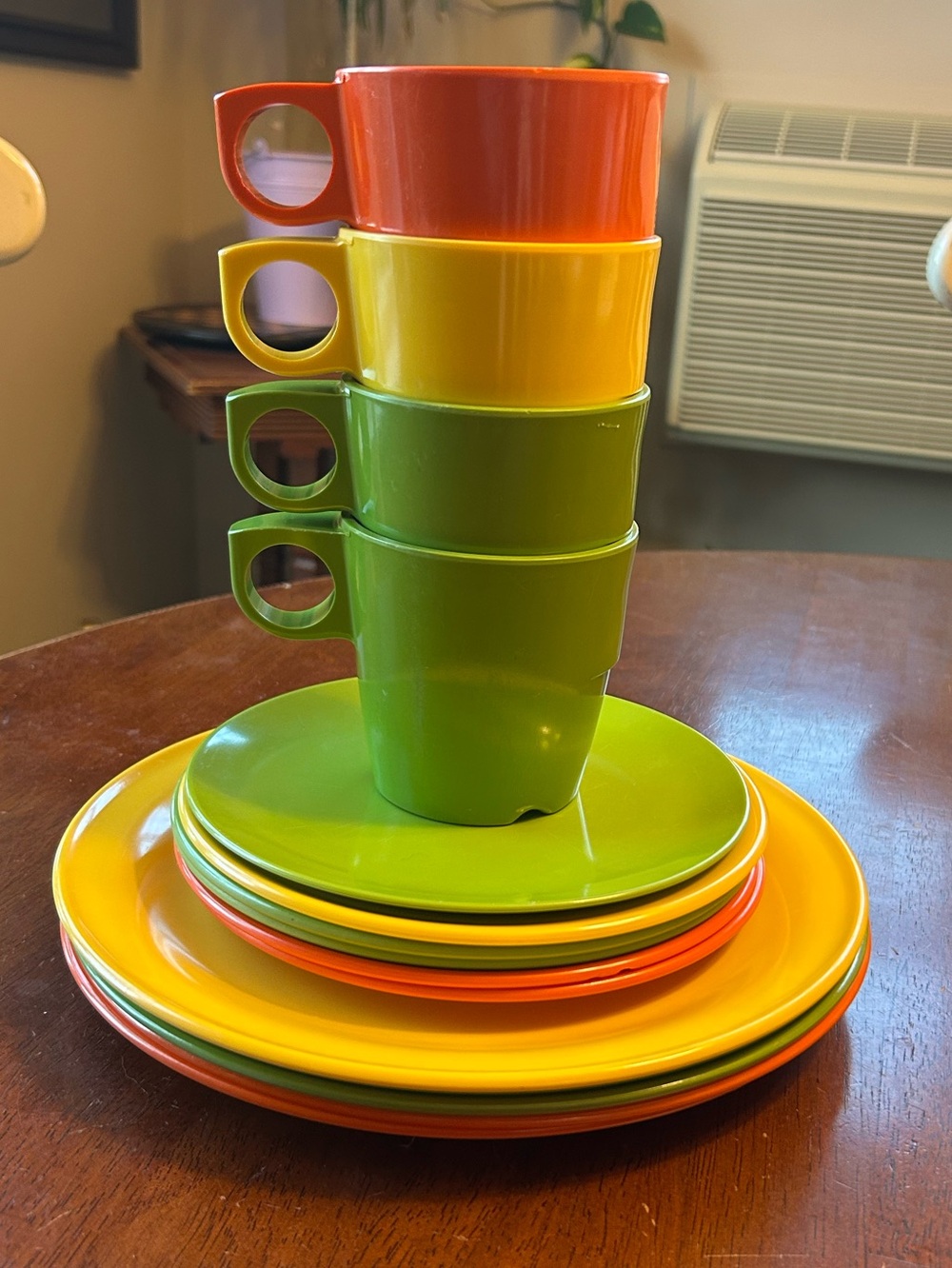 Fun & Funky Retro Camping Dishes — 15 Pieces